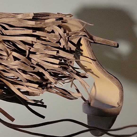 Heels - Picture 2 of 4